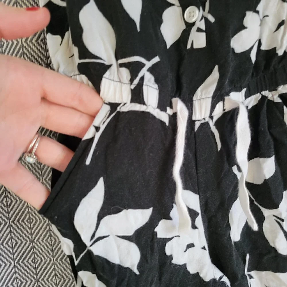 Crazy 8 Black And White Floral Romper Size 3T